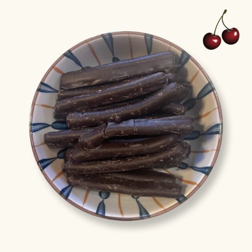 Étcsokoládéval bevont meggyrúd 150g